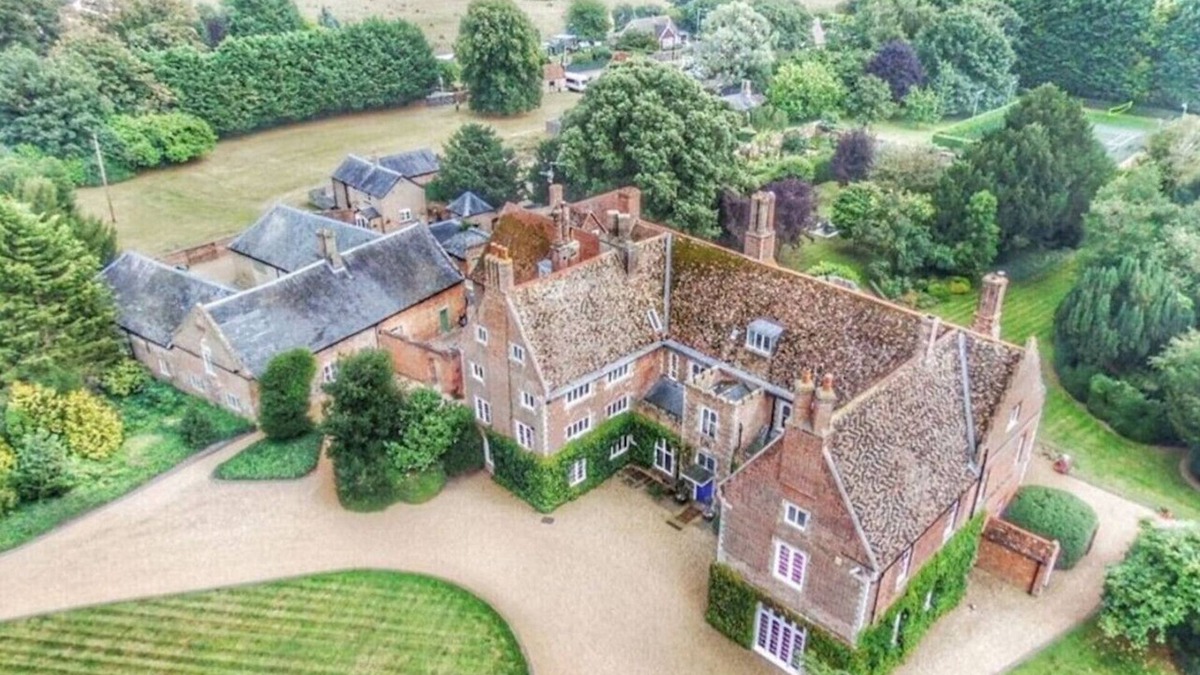 Hockwold cum Wilton Villa | Hockwold Hall: Former Royal residence.