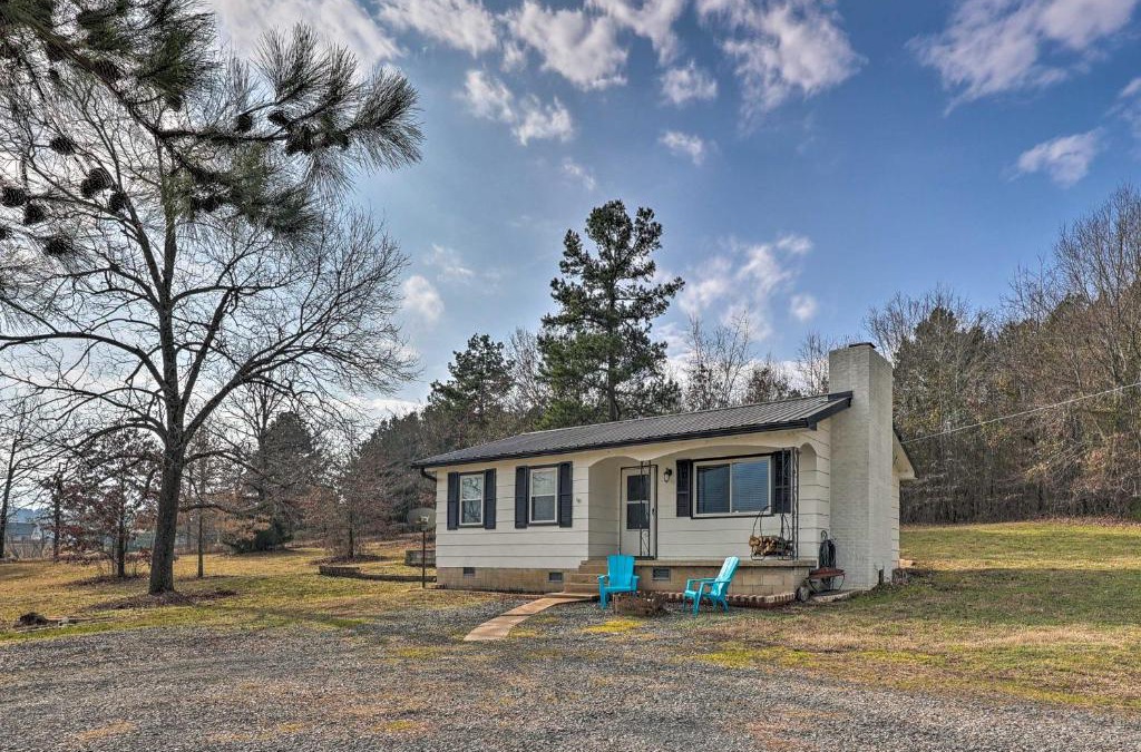 Hodgen House | Hodgen Cottage on 650 Acres, Cozy and Scenic