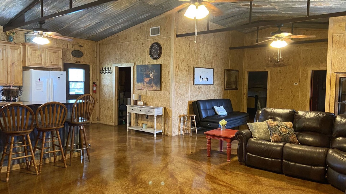 Scotland Cabin | Hoegger’s Rustic Retreat is in the country with lots of wildlife & room to roam!