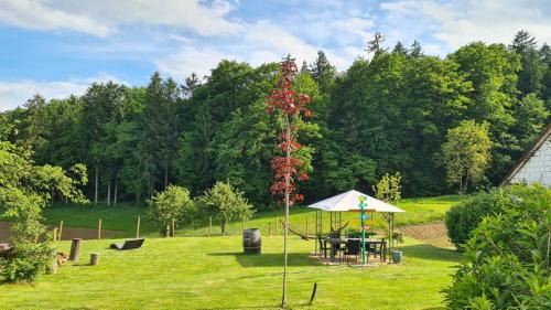 Sankt Nikolai im Sausal House | HOF-AREAL Südsteiermark Dein Ort für Poltergruppen & Hochzeiten