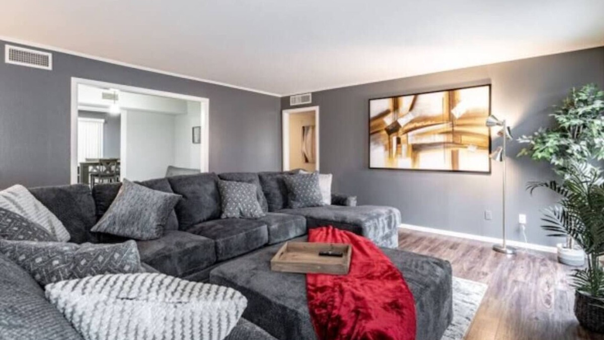 Lubbock Apartment | Hoff Gardens 9 - 2BR/2BA - Pool