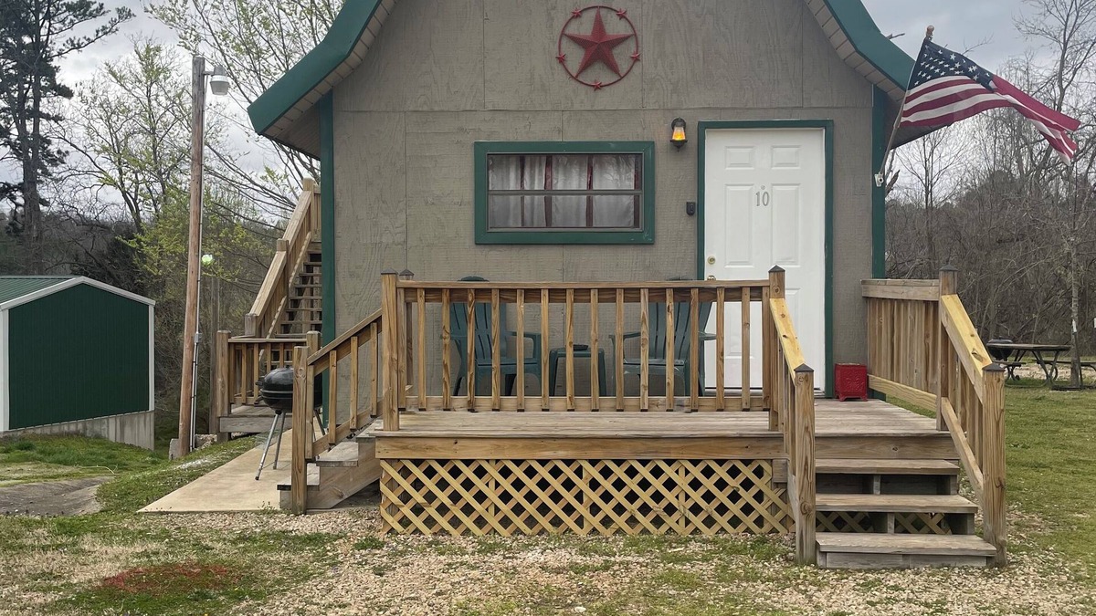 Eminence Cabin | Hogan's Hideout Americana Cozy Cabin with Hot Tub