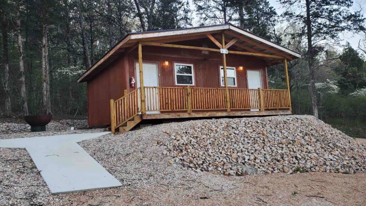 Eminence Cottage | Hogan's Hideout Cottage # 4