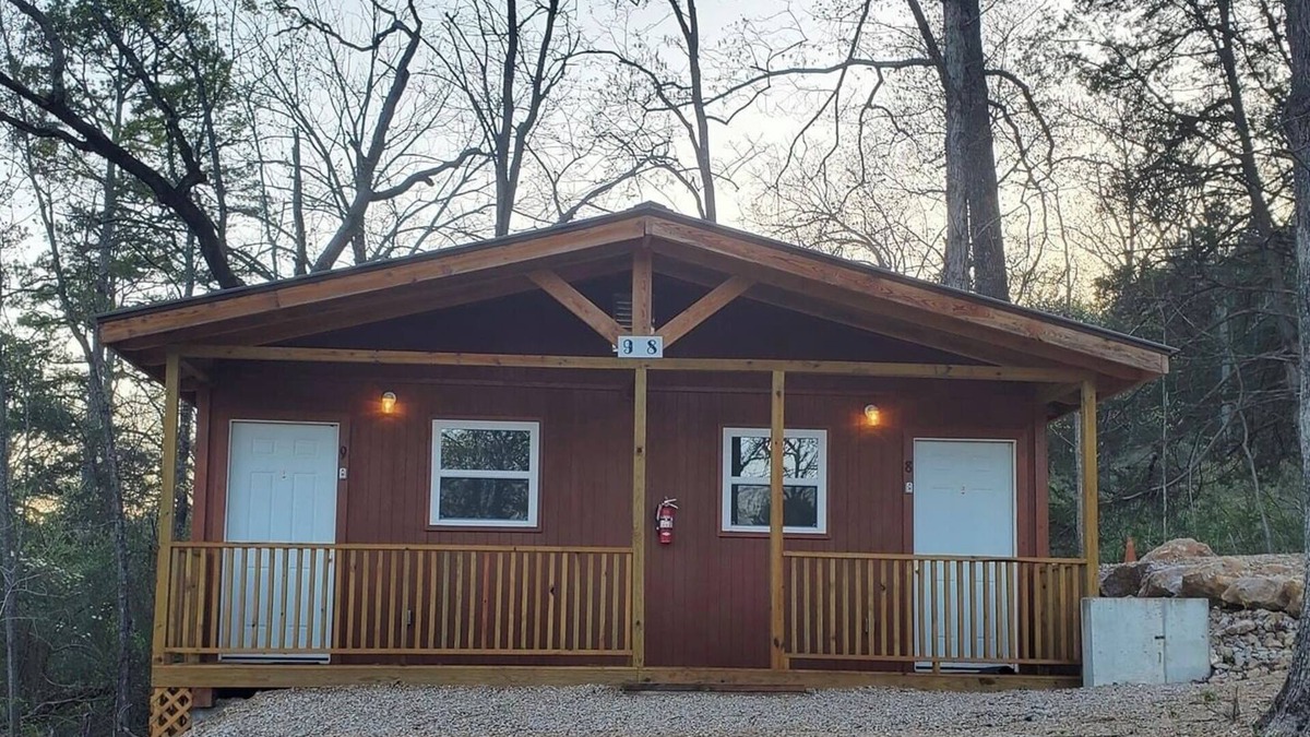 Eminence Cottage | Hogan's Hideout Cottage #9