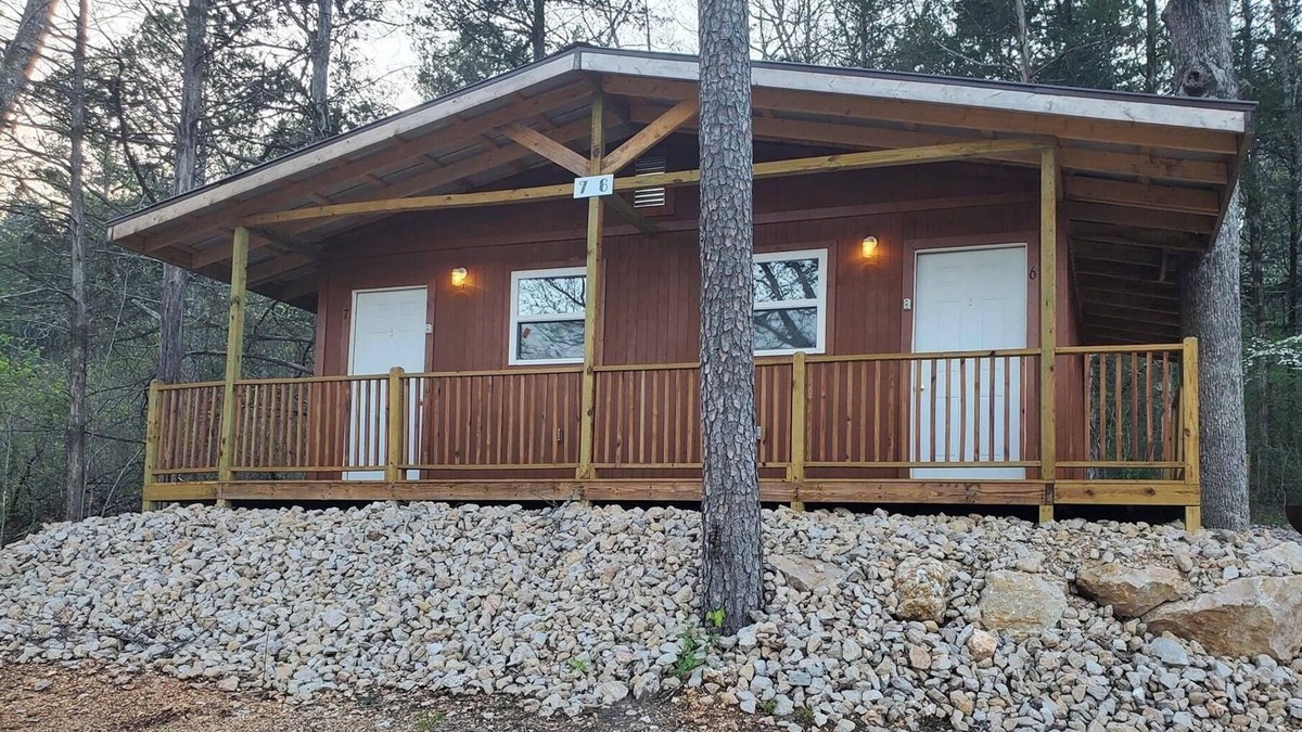 Eminence Cottage | Hogan's Hideout Cozy Cottage #6