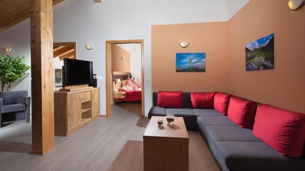 Bischofswiesen Apartment | Hoher Göll, 1-2 Pers., 72 m², Schlafzimmer, Wohnzimmer, Kochnische, Badewanne, Dusche und WC, Balkon