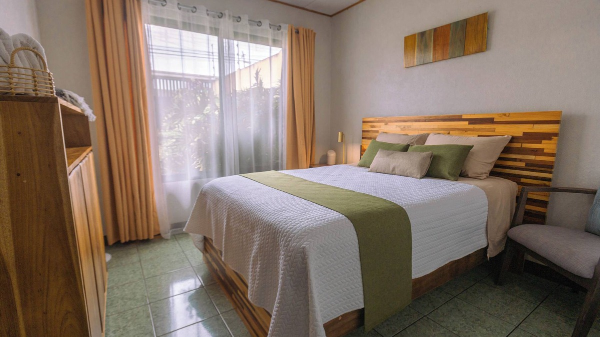 Palmares House | Hojas Verdes Rental House. Excelente Ubicación Campo Ferial Palmares