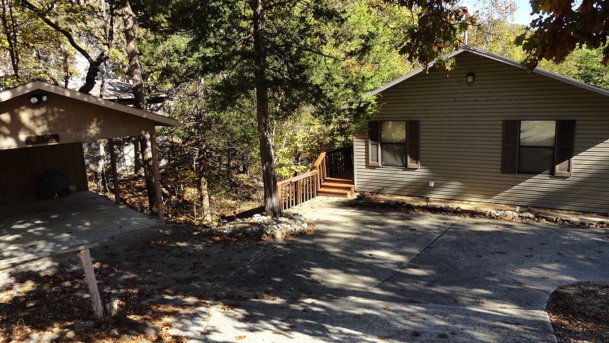 Lost Bridge Village House | Hojo's-Lakefront-Lakeview Home in a Private Setting-Marina Nearby-Community Pool
