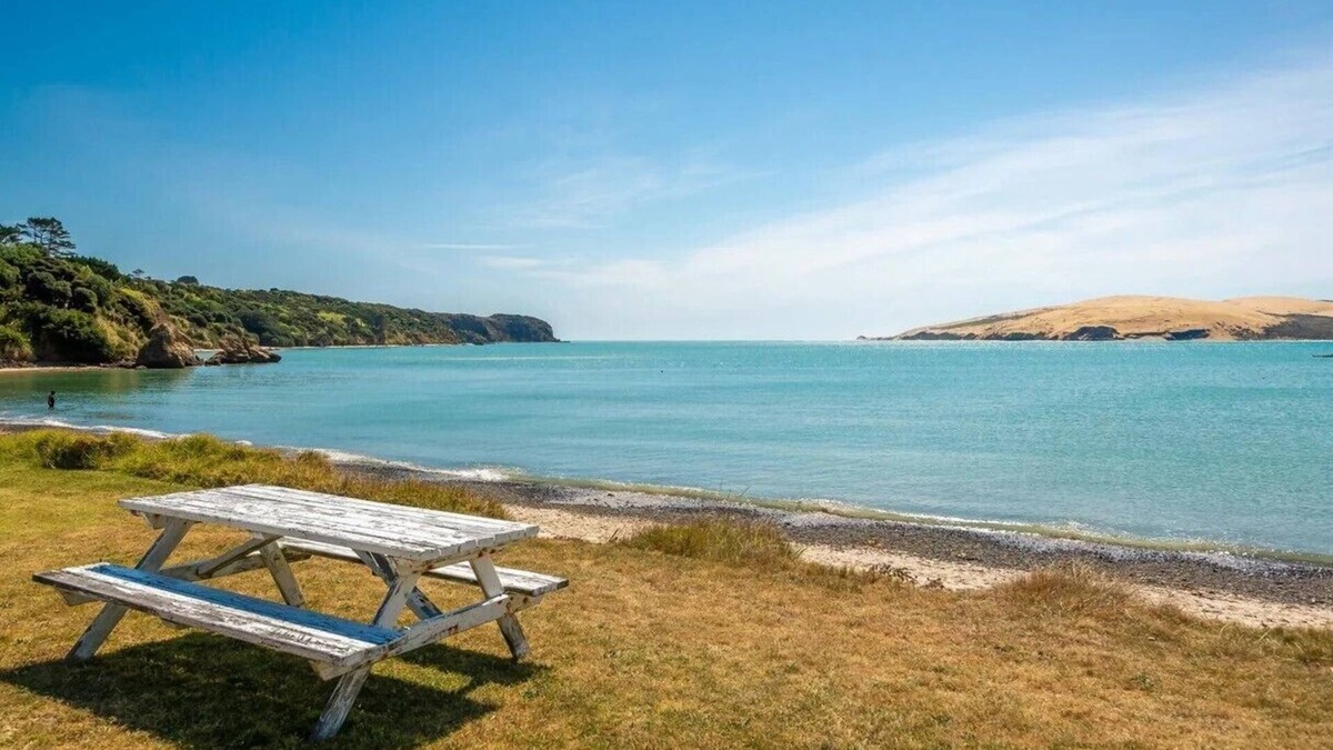 Omapere House | Hokianga Beach House-Family Friendly, on private beach!