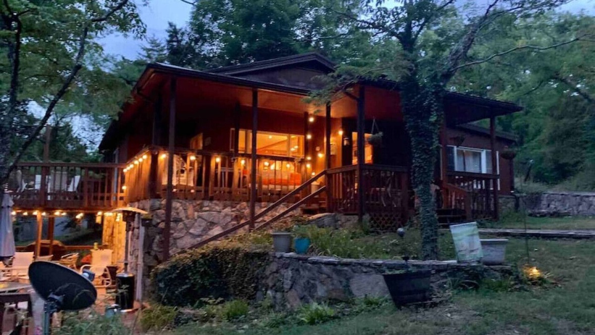 Ingles Cottage | Hokie House on Claytor Lake w/private story dock