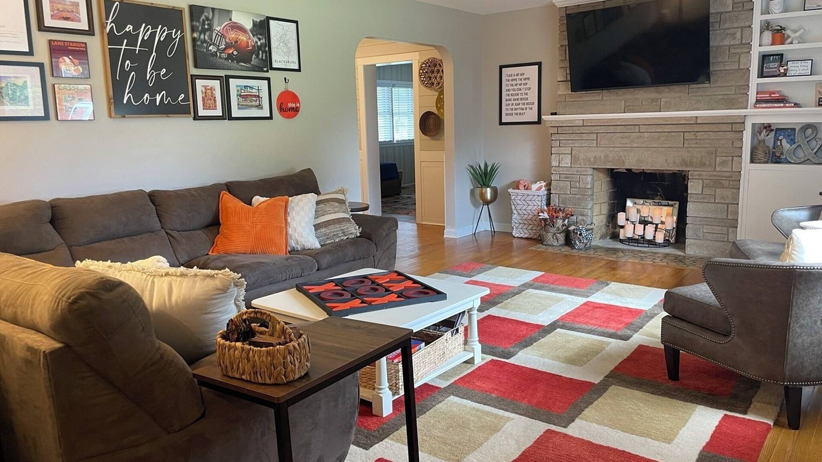 Miller Southside House | HOKIE TAILGATE HEAVEN - Walking distance to stadium, campus, and downtown