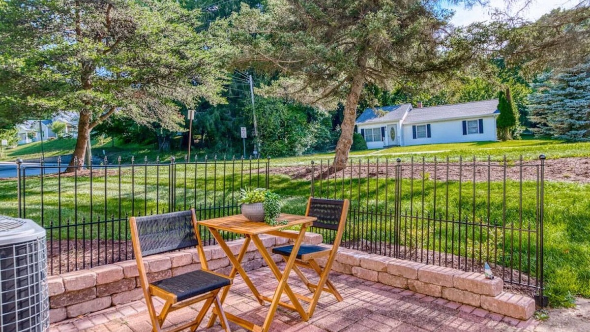 Grissom - Highland Apartment | Hokie Townhouse Amazing Location + Pool Access