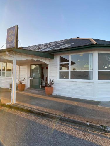 Hokitika Hotel | Hokitika Pioneer Hotel