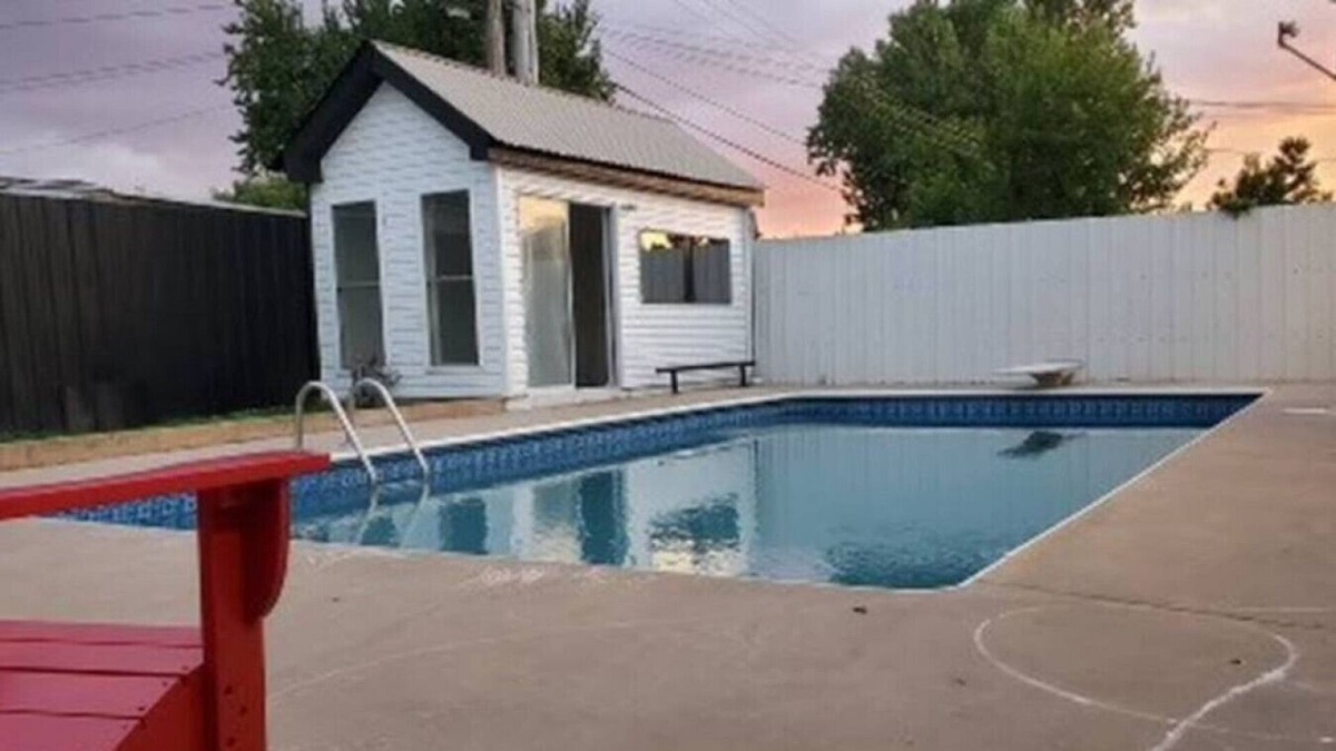 Midwest City House | Hol2 · Spacious Layout Self CheckIn W/D