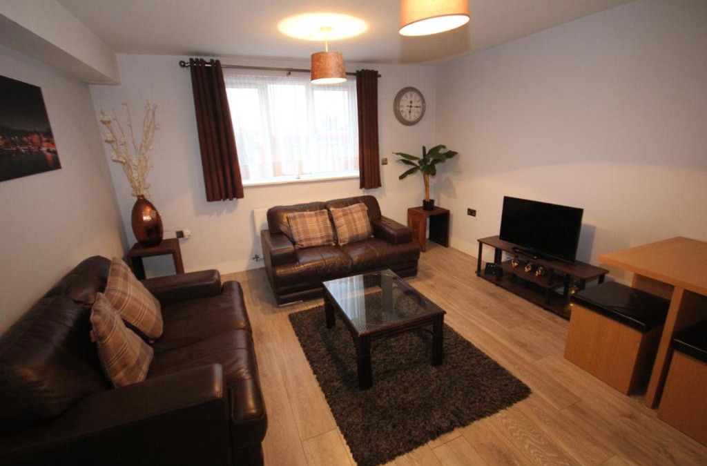 Yiewsley Apartment | Holden Court Apartments - Apt 3