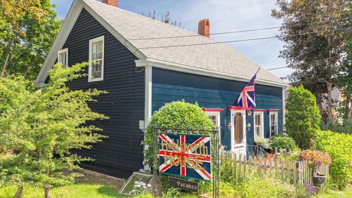 Digby House | Holdsworth House (C.1783)Loyalist Home, In The Town Of Digby, Ns