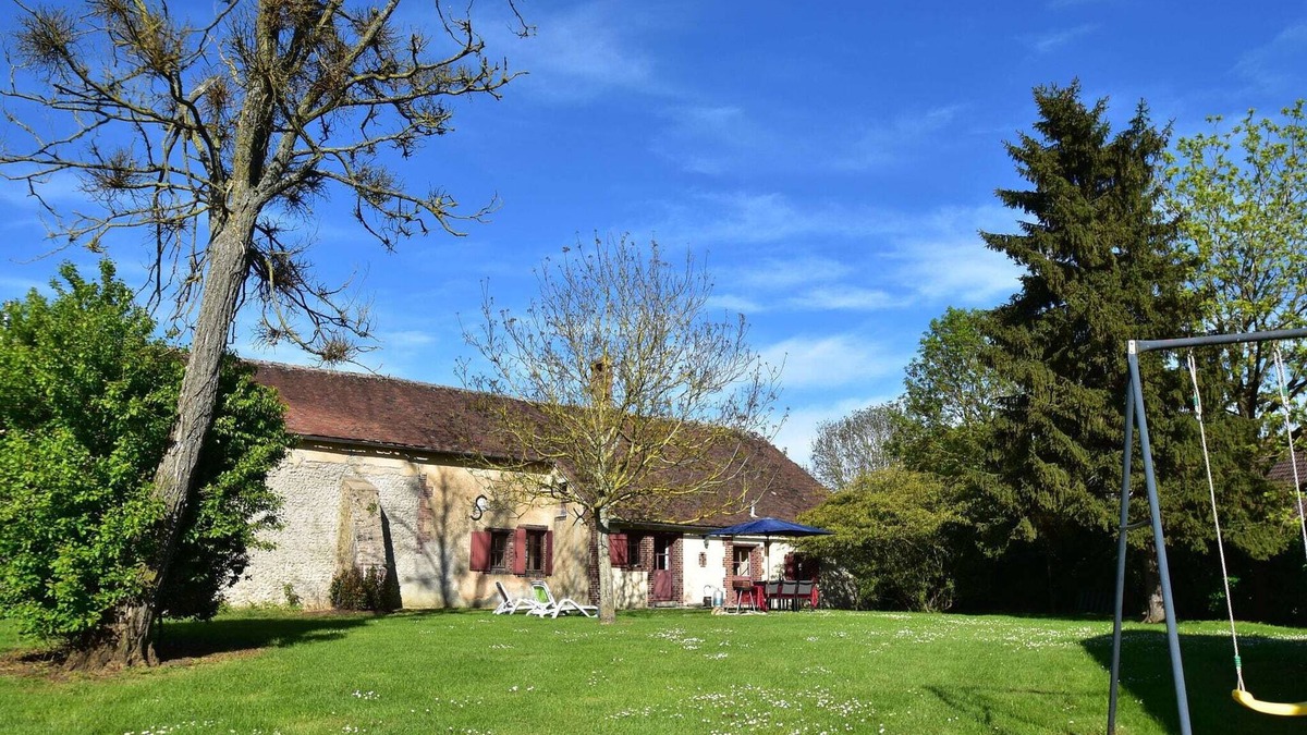 Saint-Maurice-sur-Aveyron House | Holiday home with private garden on a farm