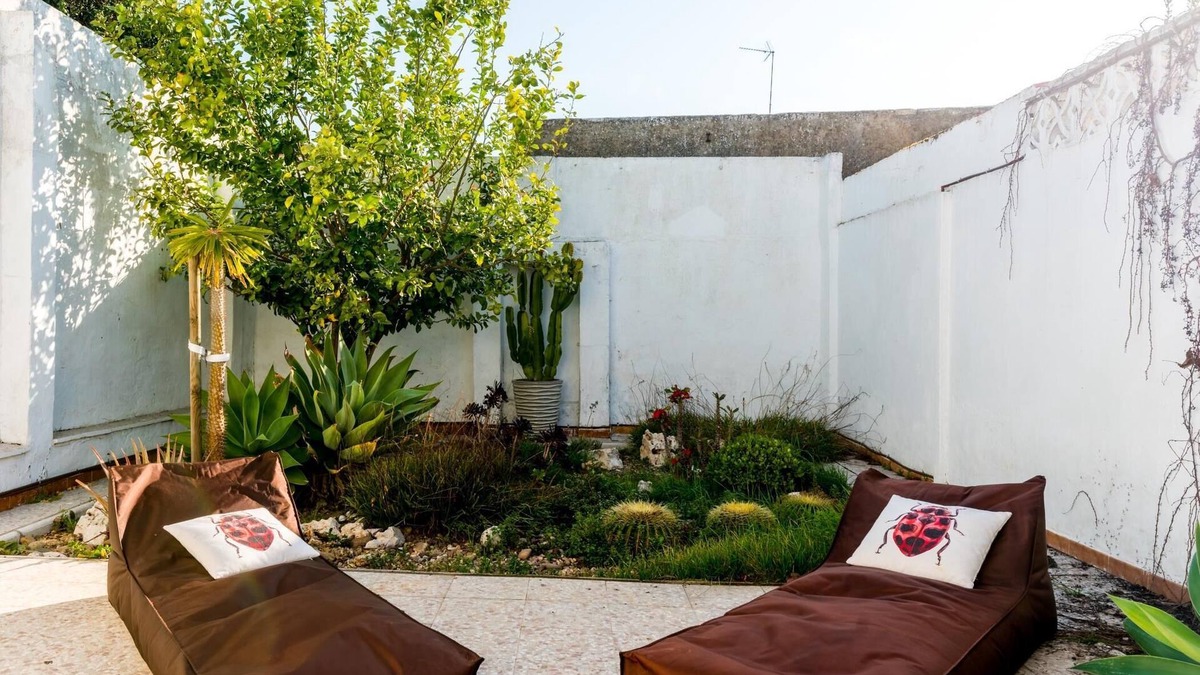 Castilleja de la Cuesta Villa | Holi-Rent Casa del Limonero Excellent house with zen backyard.