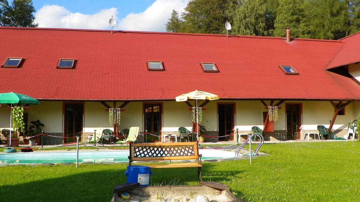 Desna Apartment | Holiday apartment with an outdoor pool and WiFi
