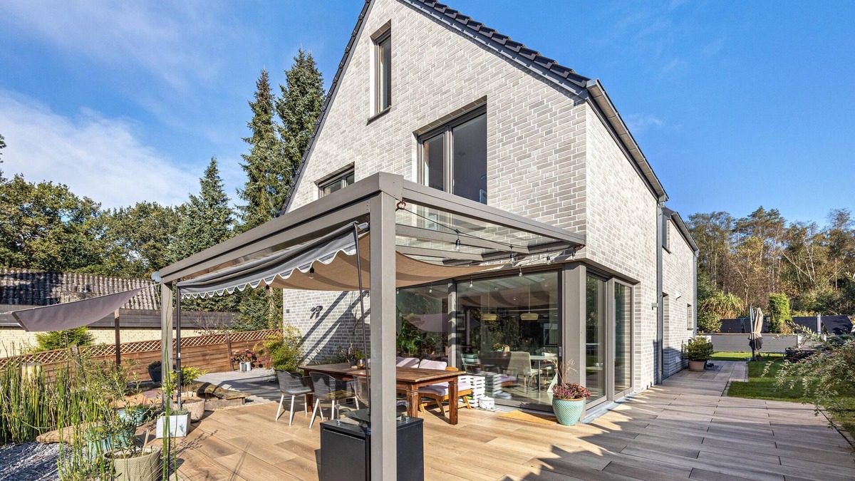 Buchholz in der Nordheide House | Holiday Home 'Architektenhaus' with Private Pool, Wi-Fi and Air Conditioning