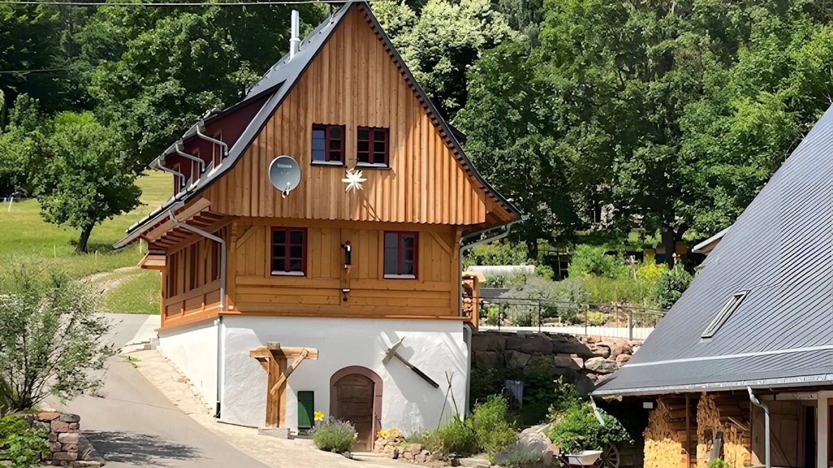 Koenigsfeld im Schwarzwald House | Holiday Home 'Kornspeicher Untere Mühle' with Private Terrace and Wi-Fi