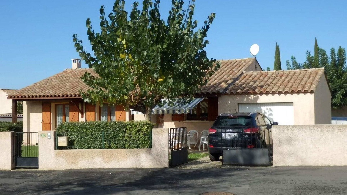 Saint-Genies-de-Fontedit House | Holiday Home in Saint-Geniès-de-Fontedit with a private pool