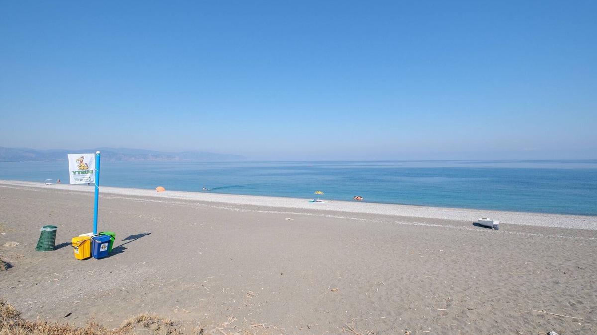 Barcellona Pozzo di Gotto House | Holiday Home 'Josephine' with Sea View, Balcony & A/C