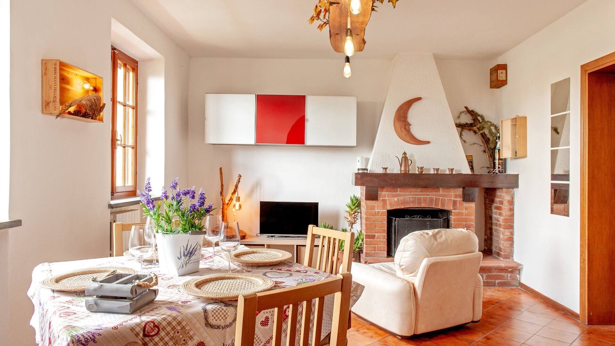 Asciano Pisano House | Holiday Home 'Casa Zito' with Mountain View, Private Terrace and Wi-Fi