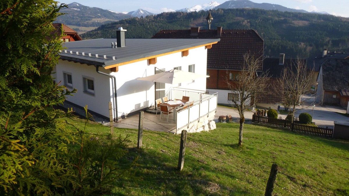 Sankt Martin am Grimming House | Holiday residence on the sunny side of the Grimmings WiFi, parking lot & infrared cabin