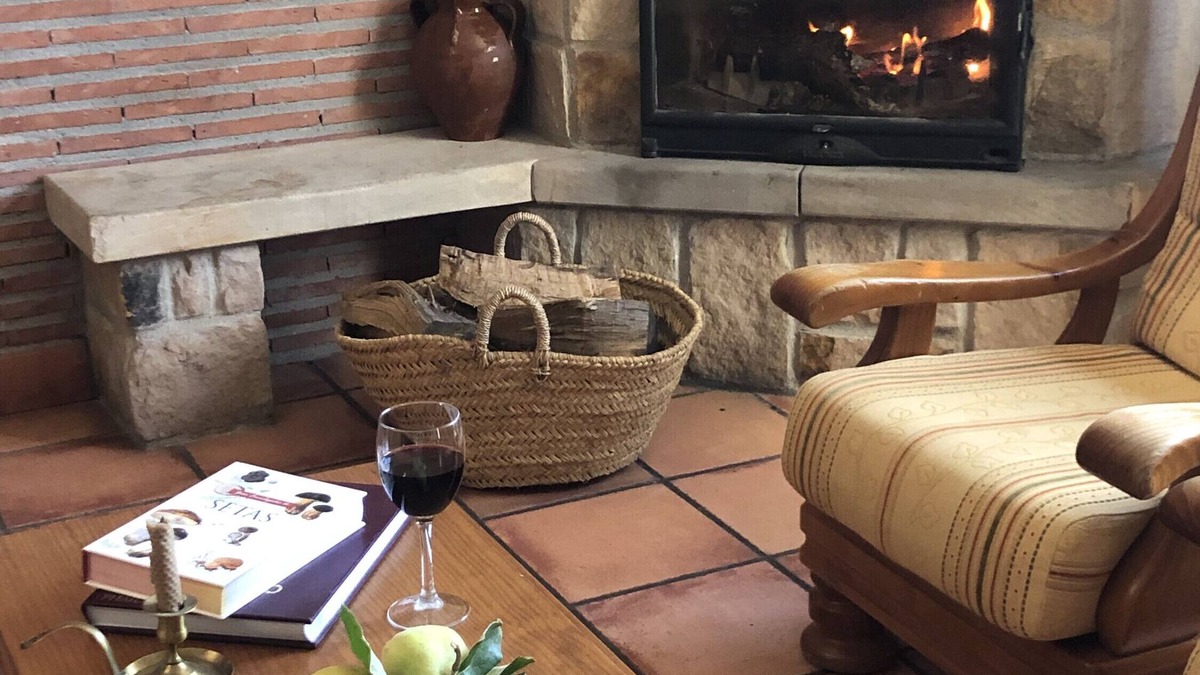 Pinilla de los Barruecos House | Holiday Home 'Chanin I' with Mountain View, Private Terrace and Wi-Fi
