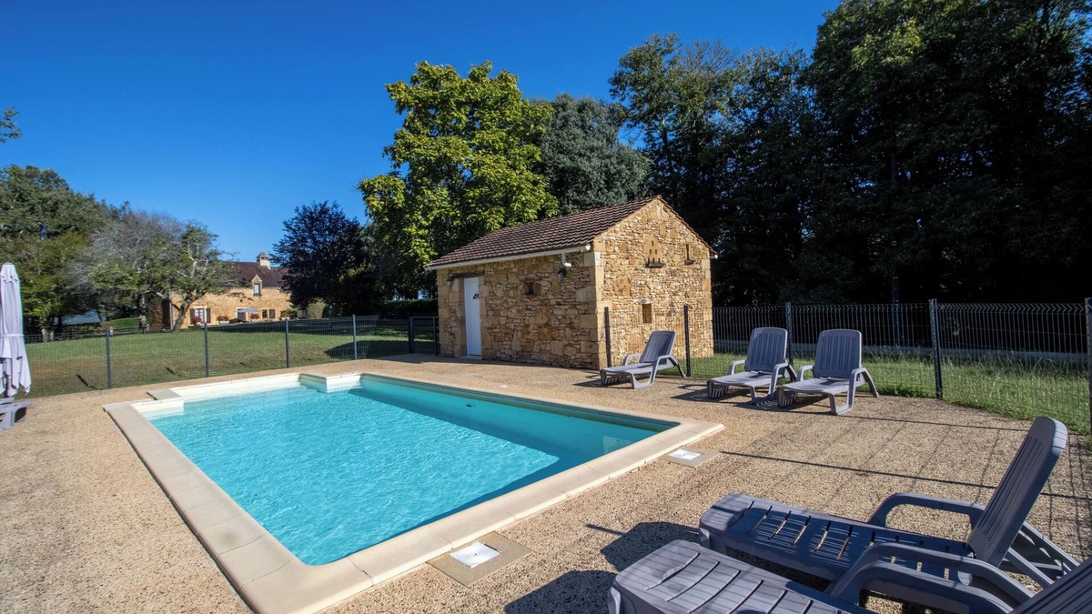 Prats-de-Carlux House | Holiday Home 'Le Grand Pech' with Shared Pool, Private Terrace and Wi-Fi