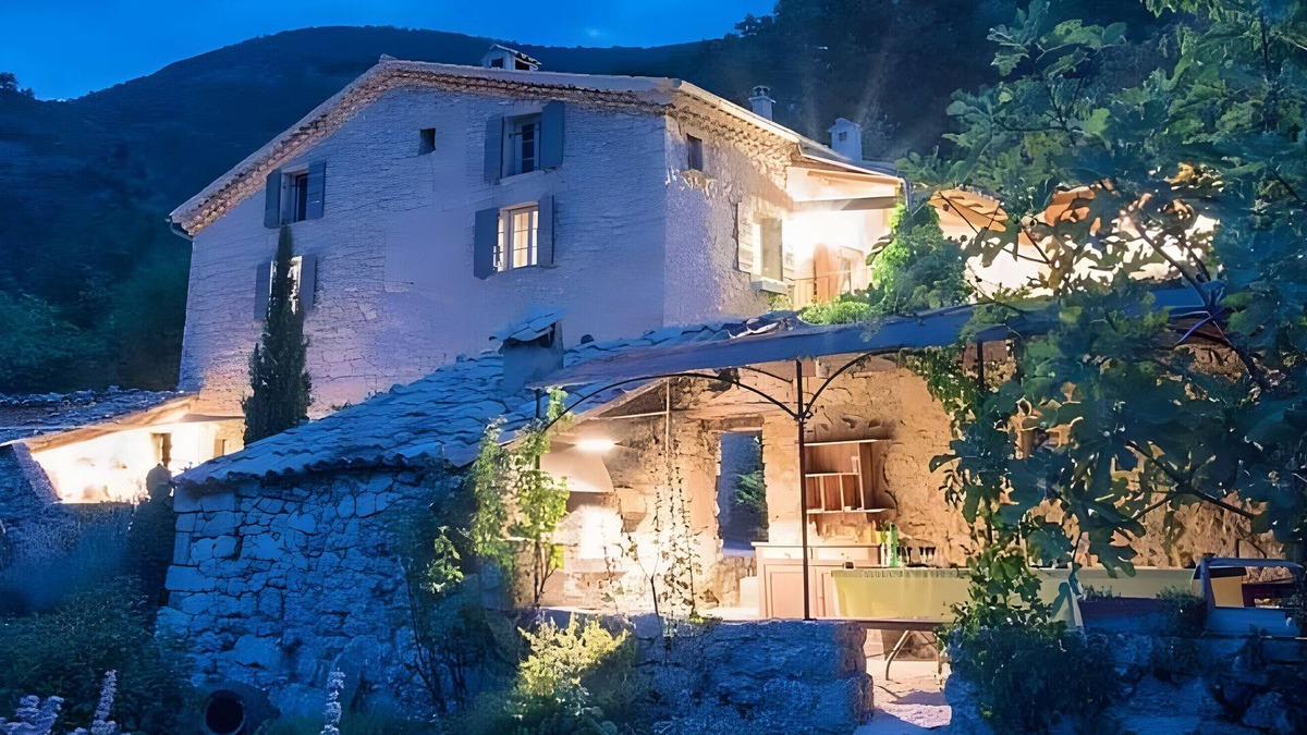 Saint-Ferreol-Trente-Pas House | Holiday Home 'Mas De Charme - Les Angelettes' with Mountain View, Pool and Wi-Fi