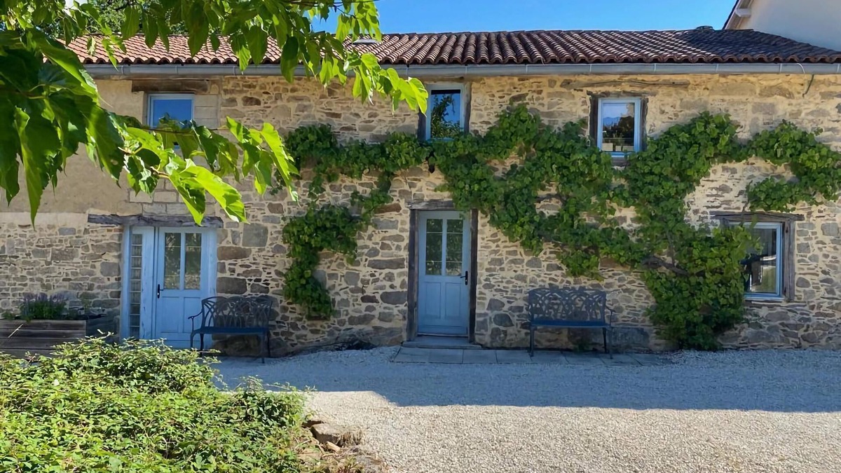 Saint-Leonard-de-Noblat Cottage | Holiday Home in Romefort near Lac de Vassivière