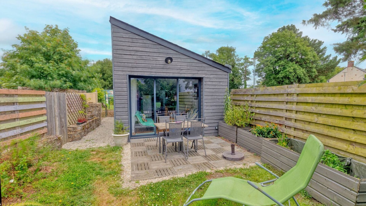 Sainte-Reine-de-Bretagne House | Holiday Home 'Le Petit Nid' with Private Terrace, Wi-Fi and Air Conditioning