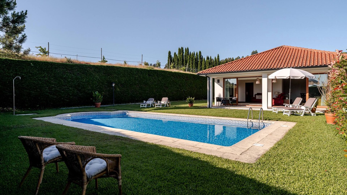 Agilde House | Holiday Home 'Quinta Do Outeirinho - Deluxe' with Mountain View, Wi-Fi and Air Conditioning