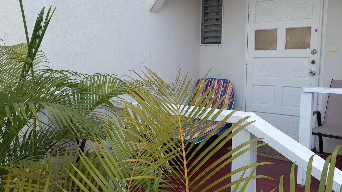 Fitts Village Apartment | Holiday accommodation 1 minute walk to west coast beach!