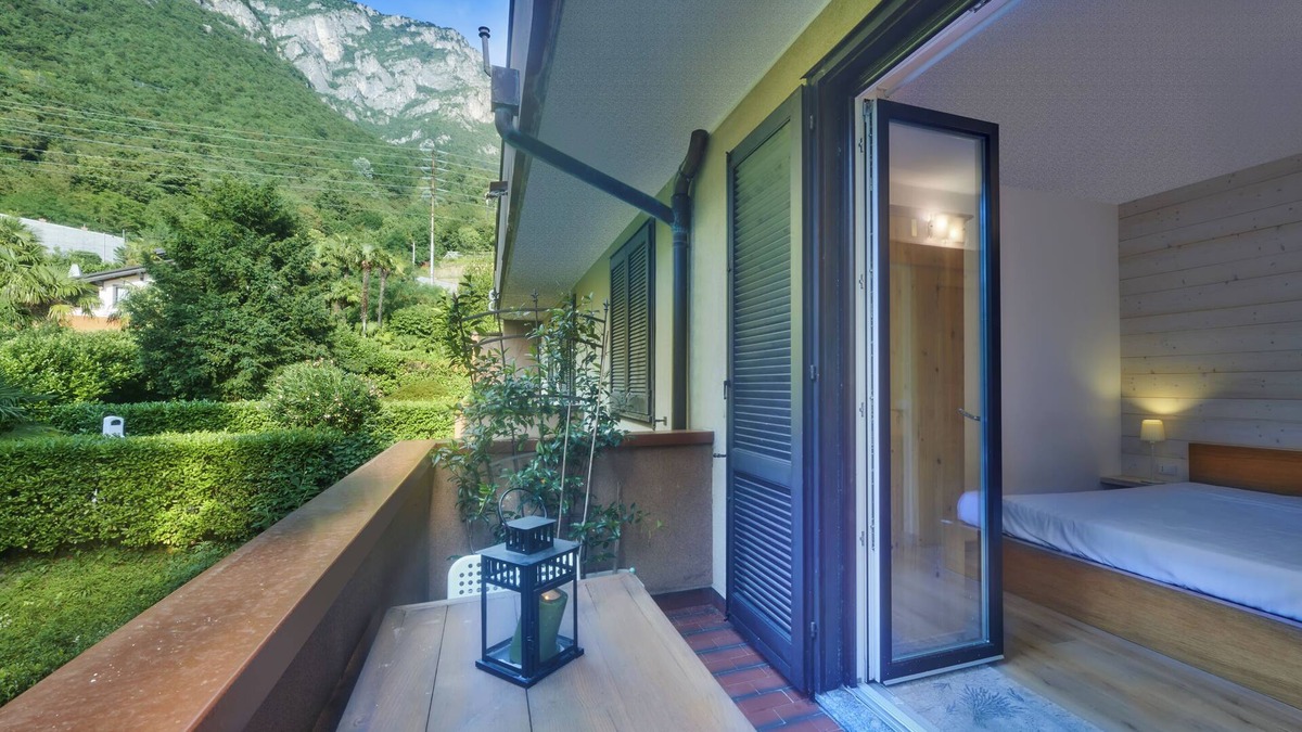 Lierna Apartment | Holiday Accommodation "Nicola Flat" close to the beach
