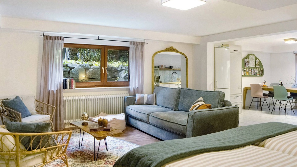 Ihringen Apartment | Holiday Apartment "Dreiländereck Am Kaiserstuhl" with Private Garden & Wi-Fi