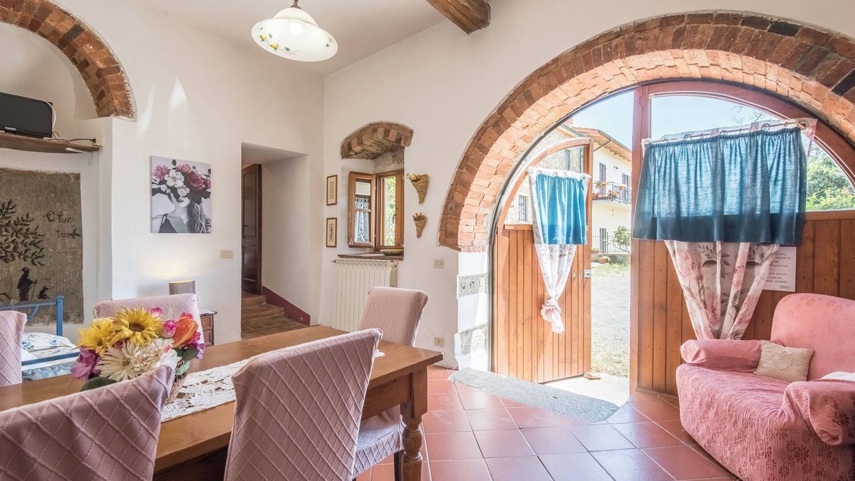 Castiglion Fibocchi Other | Holiday Apartment 'Trilocale Carlotta' with Pool, Garden & Wi-Fi
