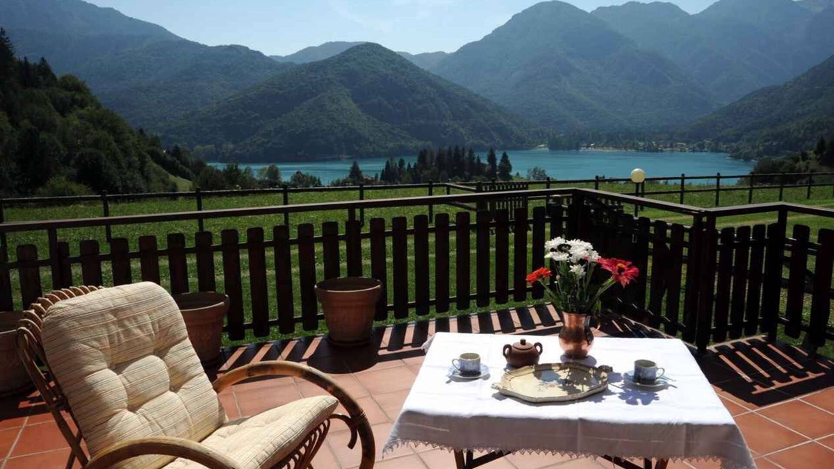 Mezzolago Apartment | Holiday apartment with a wonderful lake view