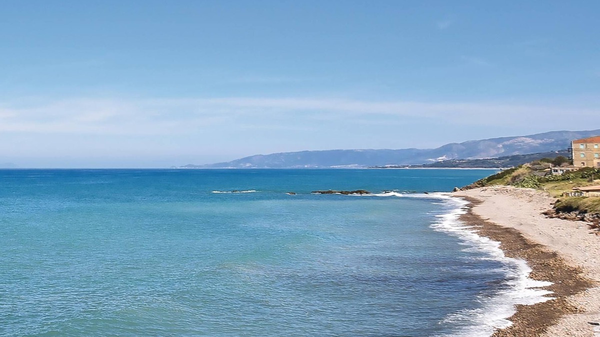Marina di Caronia Apartment | Holiday apartment in Caronia Marina, a coastal town known as the gateway to the Nebrodi Sea.