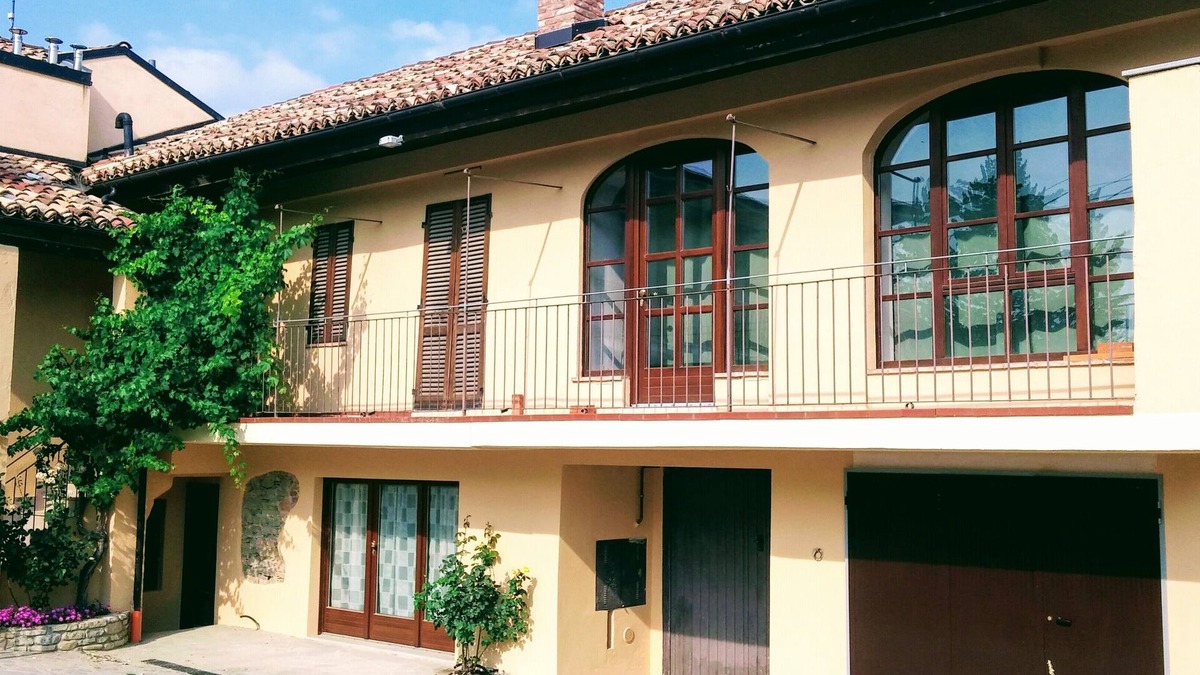 Serralunga d'Alba Apartment | holiday apartments in Serralunga d'Alba with panoramic swimming pool