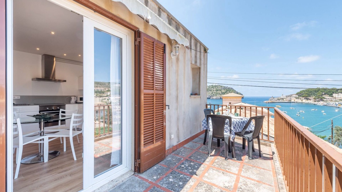 Puerto de Soller Apartment | Holiday Apartment Los Olivos with Wi-Fi & Balcony