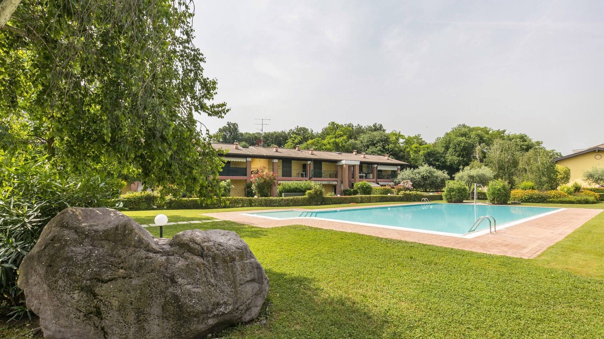 Ponti sul Mincio Apartment | Holiday Apartment Residence La Collina with swimming pool and Wi-Fi