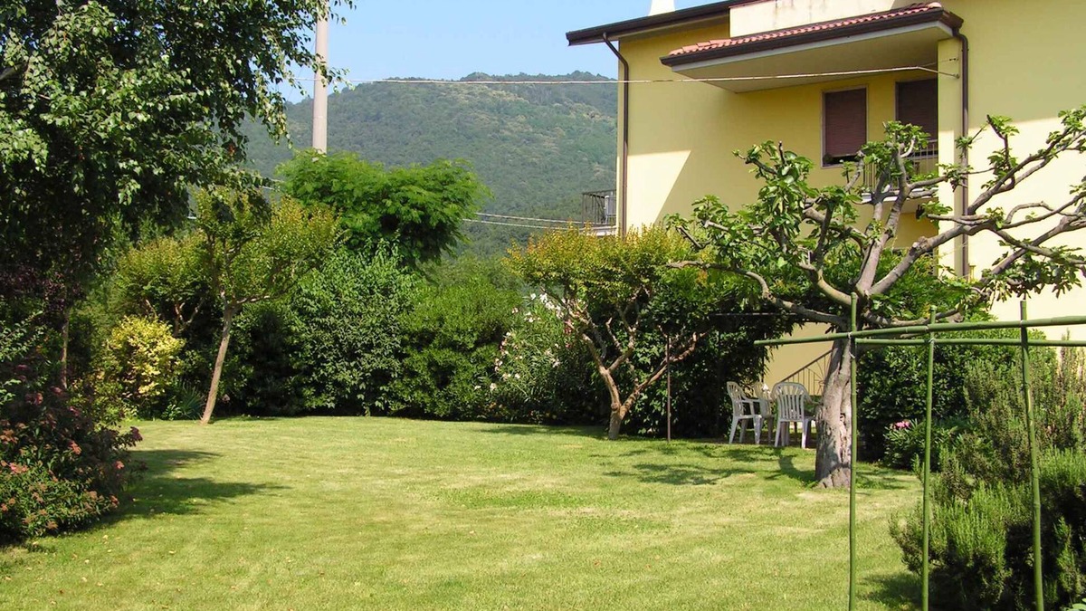 Provezze Apartment | Holiday apartment with garden property