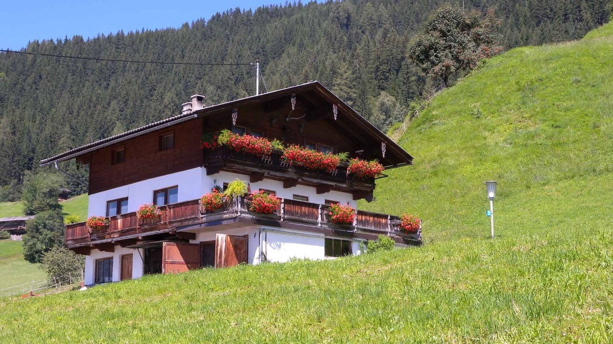 Bruck am Ziller Apartment | Holiday apartment with terrace and garden