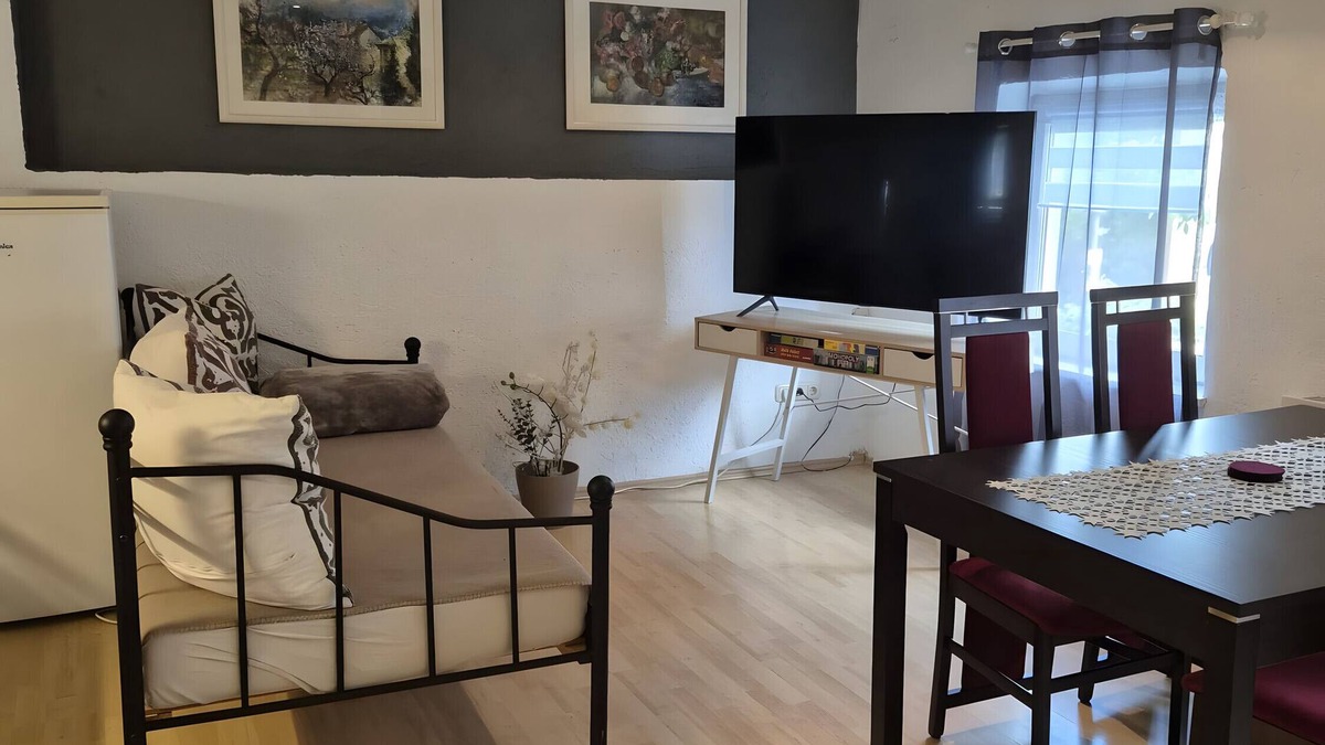 Aicha vorm Wald Apartment | Holiday Apartment 'Ferienhaus Hofmark' with Private Terrace, Wi-Fi and Air Conditioning