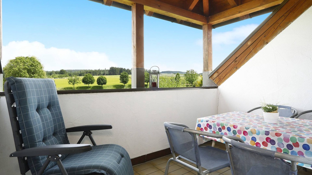 Deggenhausertal Apartment | Holiday Apartment 2 on “Wagenberg” Farm with Mountain View, Wi-Fi, Balcony & Garden
