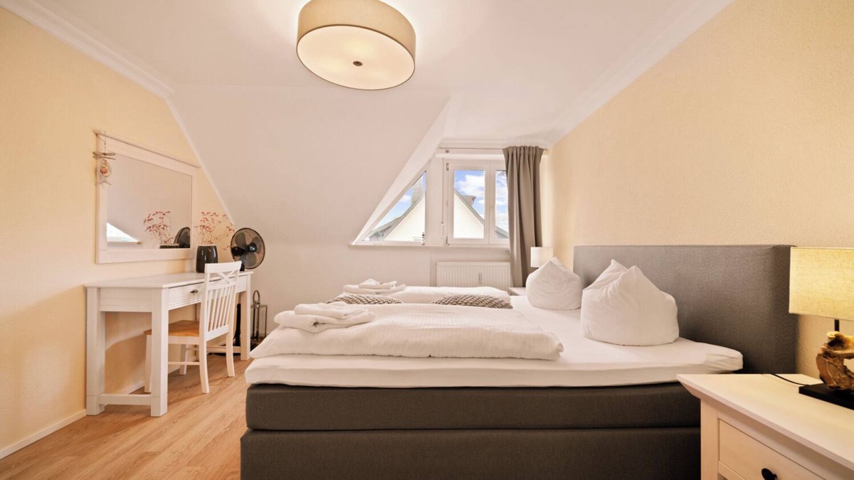 Friedrichshafen Apartment | Holiday Apartment Eisvogel – with private beach access