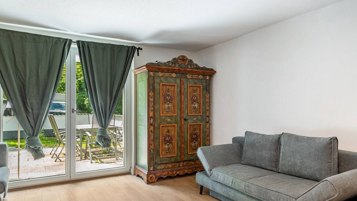 Kraiburg Apartment | Holiday Apartment 'Katharina' with Private Terrace, Shared Garden and Wi-Fi